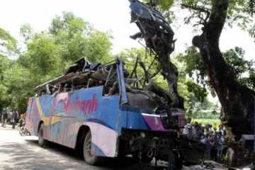 যশোরে সড়ক দুর্ঘটনায় নিহত ১০